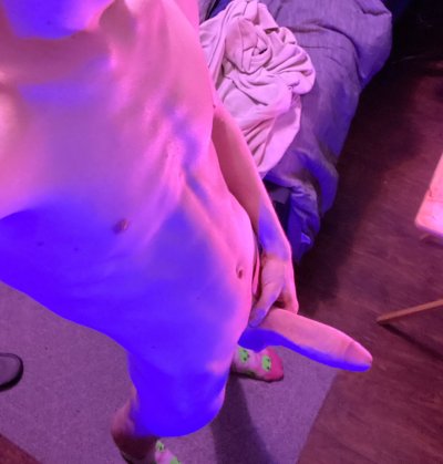 Watch Adam Reid's leaked NSFW photo on TwXstars