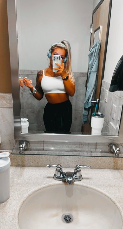 Watch ᗷᗩ𝗂ᒪ𝖤Y♡︎'s leaked NSFW photo on TwXstars