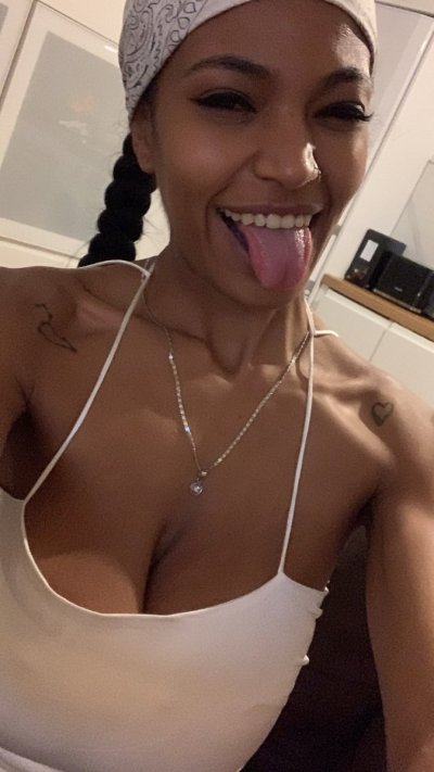 Watch Tina Fire's leaked NSFW photo on TwXstars