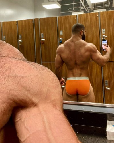 Watch Liam's leaked NSFW photo on TwXstars