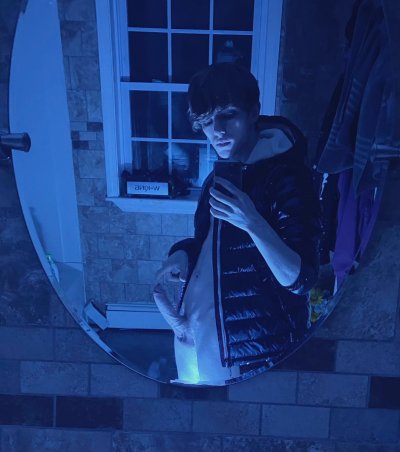 Watch Adam Reid's leaked NSFW photo on TwXstars