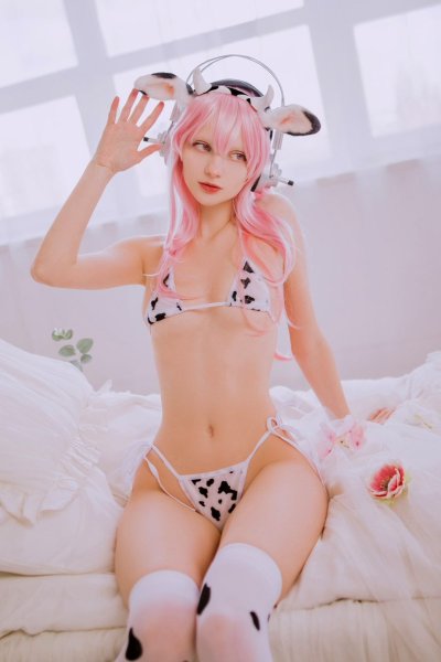 Watch Katie's leaked NSFW photo on TwXstars