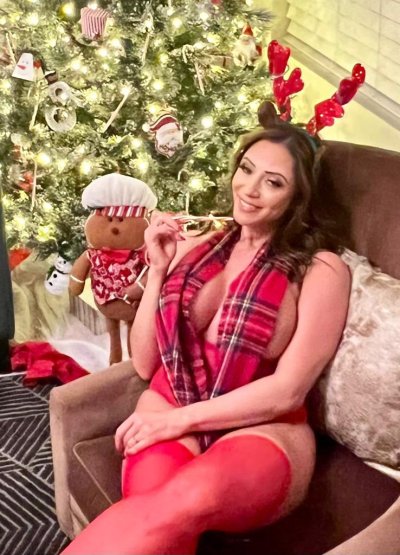 Watch AriellaFerrera's leaked NSFW photo on TwXstars