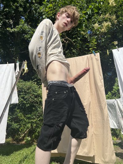 Watch Adam Reid's leaked NSFW photo on TwXstars