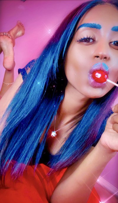 Watch QUEEN 💋❤️'s leaked NSFW photo on TwXstars