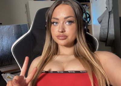 Watch Laura Bianca 🦋's leaked NSFW photo on TwXstars