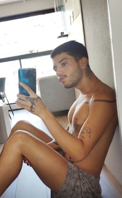 Watch Tavinho's leaked NSFW photo on TwXstars