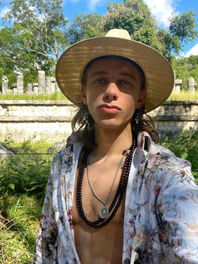 Watch Leo Louis's leaked NSFW photo on TwXstars