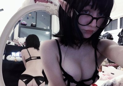 Watch sminky's leaked NSFW photo on TwXstars