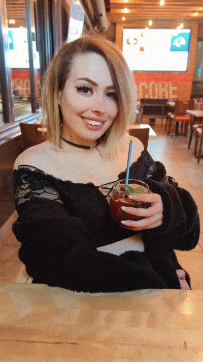 Watch Rey 🐉's leaked NSFW photo on TwXstars