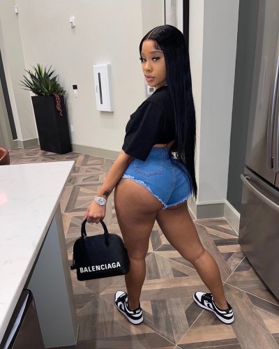 Watch m.'s leaked NSFW photo on TwXstars