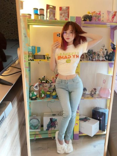 Watch Alisa Pika Pika's leaked NSFW photo on TwXstars