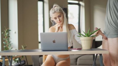 Watch Eva Elfie's leaked NSFW photo on TwXstars