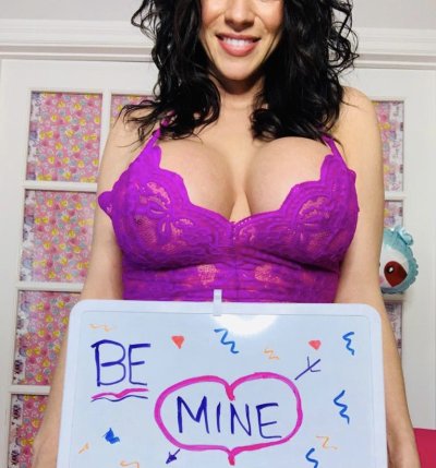 Watch AriellaFerrera's leaked NSFW photo on TwXstars