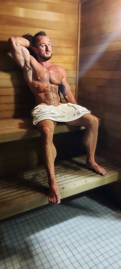 Watch HunkyMonkeyBrayden's leaked NSFW photo on TwXstars