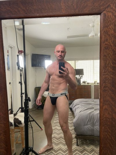 Watch GregRileyXXX's leaked NSFW photo on TwXstars