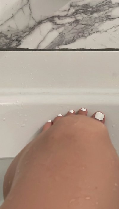 Watch Miranda's leaked NSFW photo on TwXstars