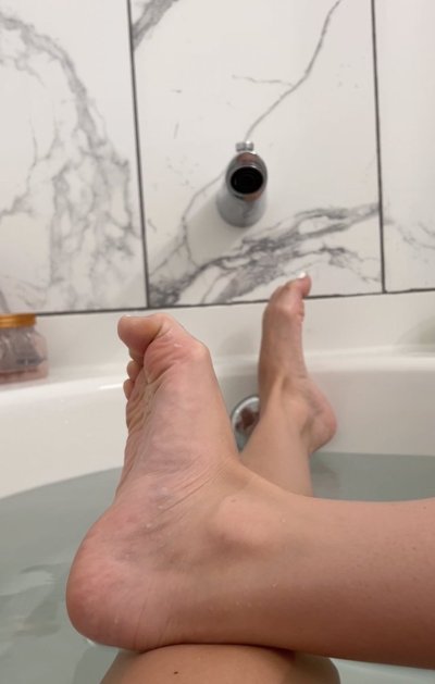 Watch Miranda's leaked NSFW photo on TwXstars