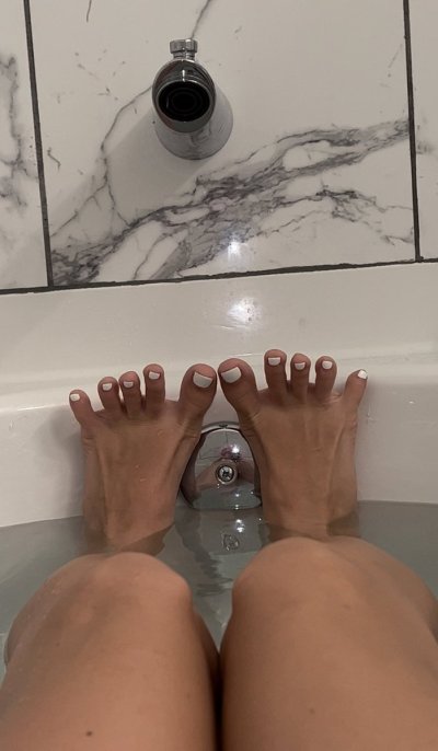 Watch Miranda's leaked NSFW photo on TwXstars