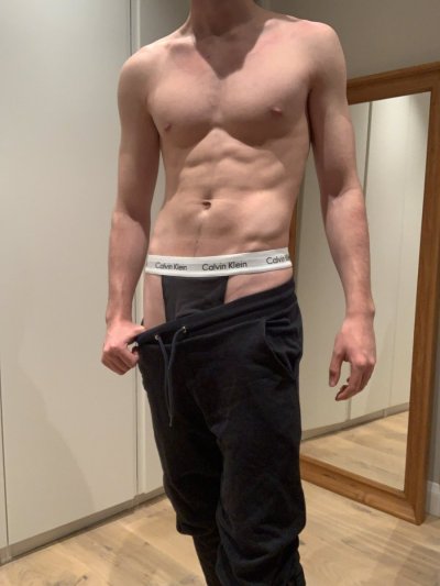 Watch Nick Bates's leaked NSFW photo on TwXstars