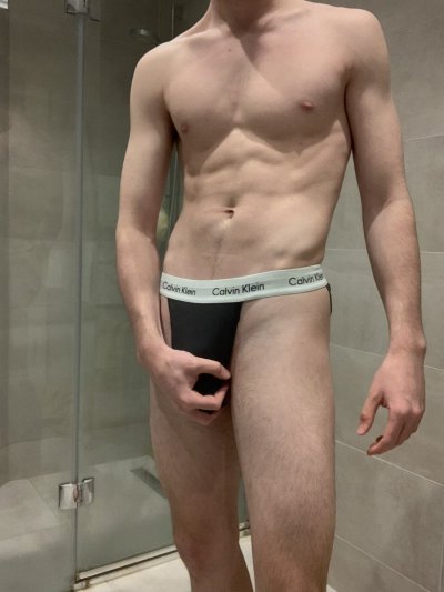 Watch Nick Bates's leaked NSFW photo on TwXstars