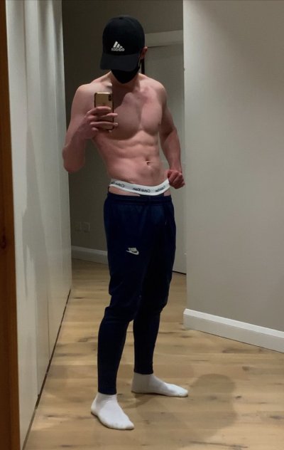 Watch Nick Bates's leaked NSFW photo on TwXstars