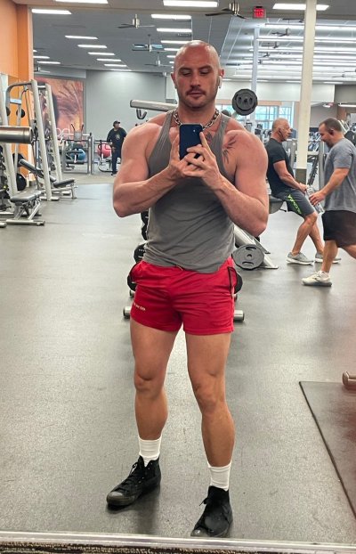 Watch GregRileyXXX's leaked NSFW photo on TwXstars