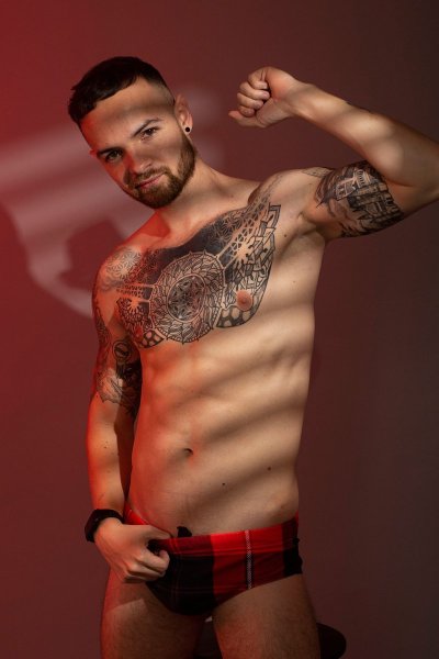 Watch Charlie Kent's leaked NSFW photo on TwXstars