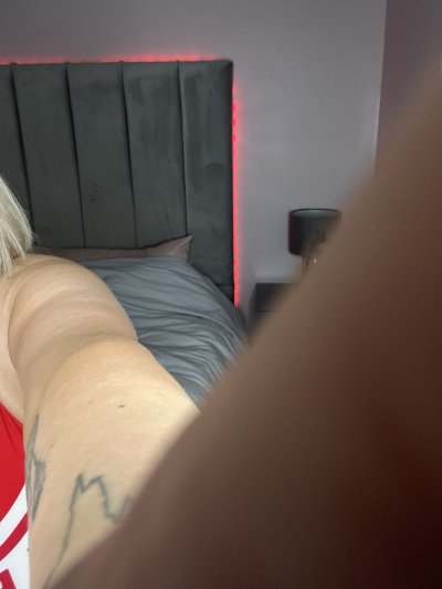 Watch 👸🏼Charlotte Rachel's leaked NSFW photo on TwXstars