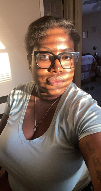 Watch C h e l l e 🍓🤍's leaked NSFW photo on TwXstars