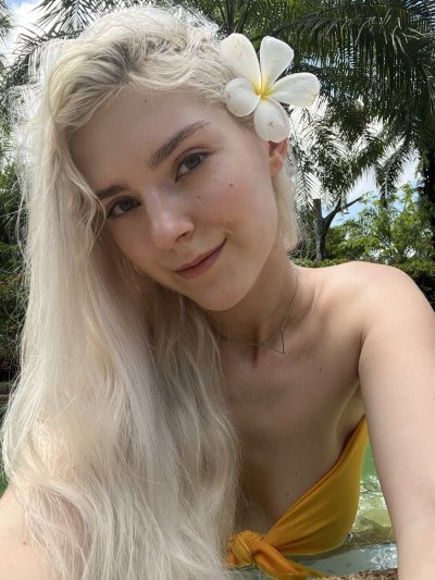 Watch Eva Elfie's leaked NSFW photo on TwXstars