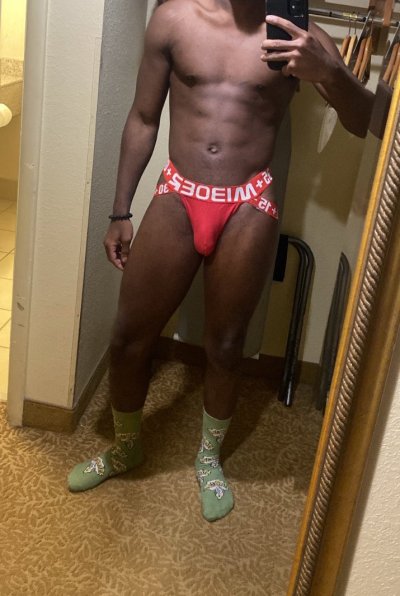 Watch Zeke's leaked NSFW photo on TwXstars