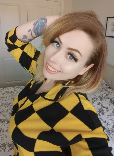 Watch Rey 🐉's leaked NSFW photo on TwXstars