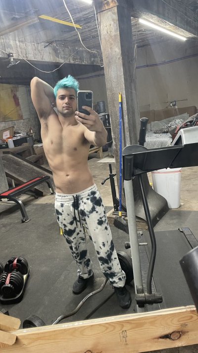 Watch Johnny Rapid's leaked NSFW photo on TwXstars