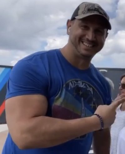 Watch Alex Jebailey's leaked NSFW photo on TwXstars