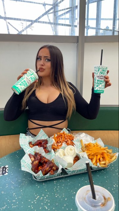 Watch Laura Bianca 🦋's leaked NSFW photo on TwXstars