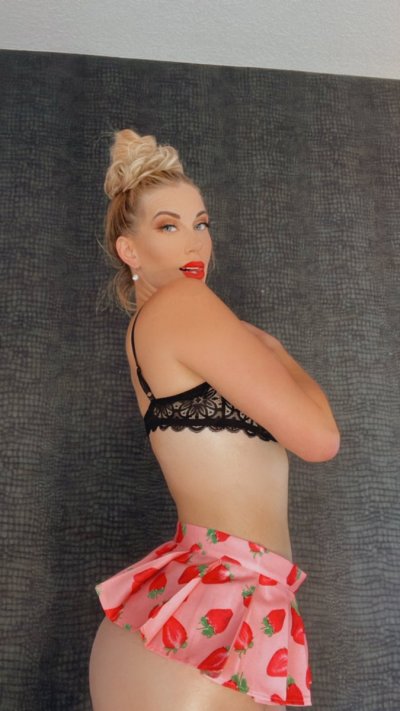 Watch Amber Hayes's leaked NSFW photo on TwXstars