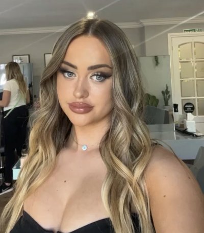 Watch Laura Bianca 🦋's leaked NSFW photo on TwXstars