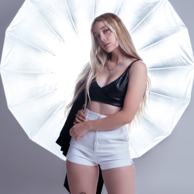 Watch M🦋G's leaked NSFW photo on TwXstars