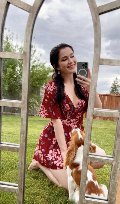 Watch Evelyn Claire's leaked NSFW photo on TwXstars