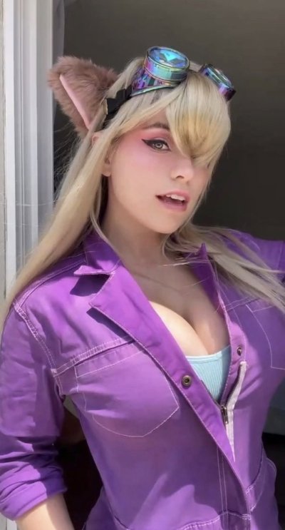 Watch Thesabrinabanks 🦝 💦's leaked NSFW photo on TwXstars