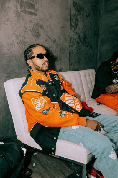 Watch TraphouseJodeci's leaked NSFW photo on TwXstars