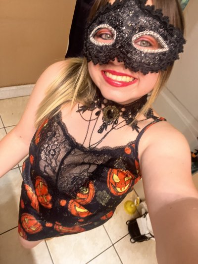 Watch Luna Bright🎈's leaked NSFW photo on TwXstars