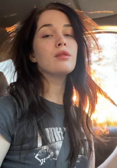 Watch Evelyn Claire's leaked NSFW photo on TwXstars