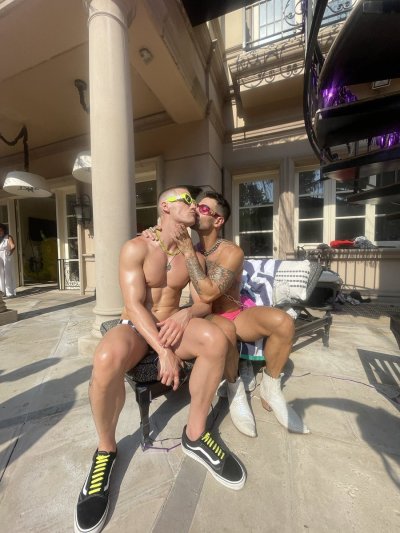 Watch Leo & Max's leaked NSFW photo on TwXstars