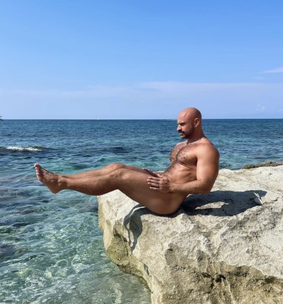 Watch Momo's leaked NSFW photo on TwXstars