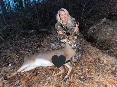 Watch Lucy's leaked NSFW photo on TwXstars