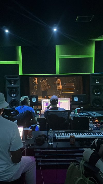 Watch TraphouseJodeci's leaked NSFW photo on TwXstars