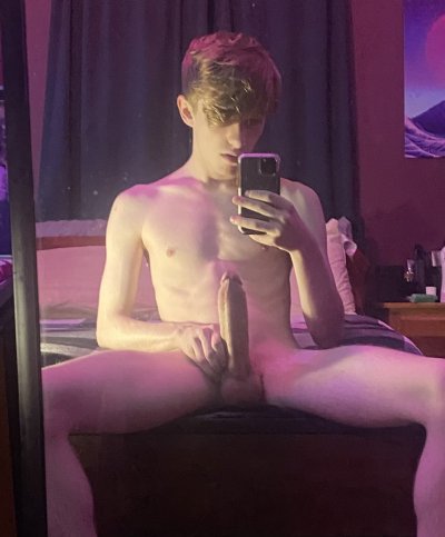 Watch Adam Reid's leaked NSFW photo on TwXstars