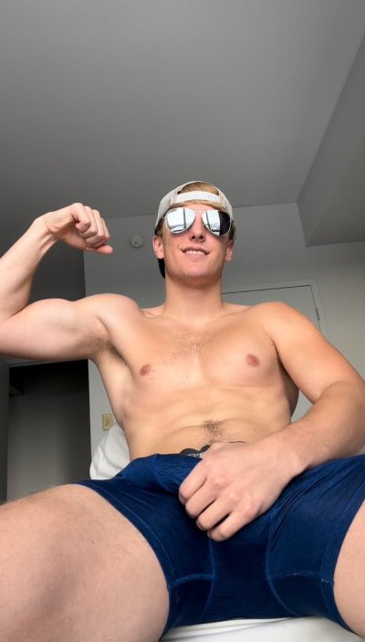 Watch Loganwallcb (18+)'s leaked NSFW photo on TwXstars